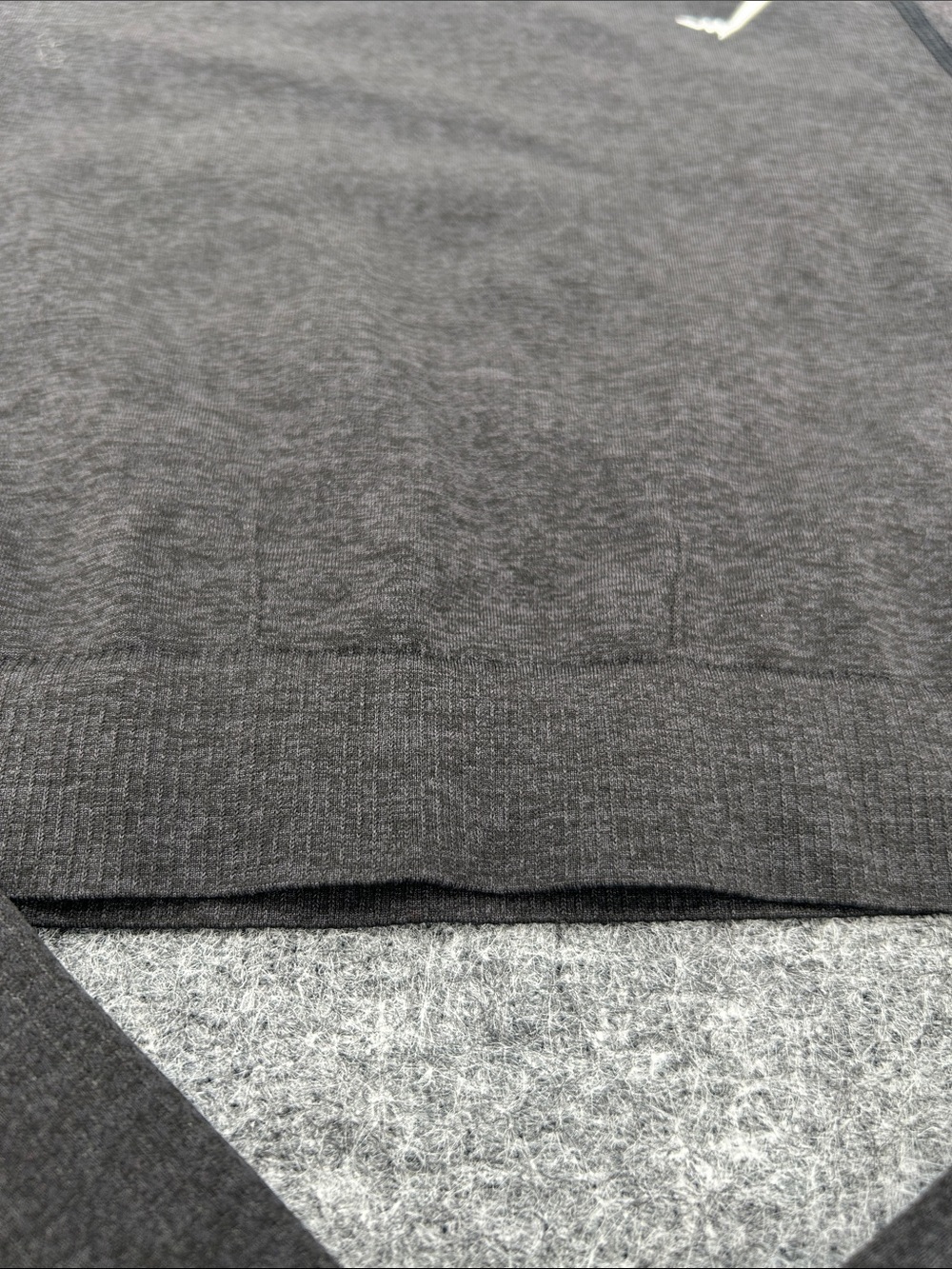 Gymshark Women's Black Cropped Long-Sleeve Seamless Top - Picture 3 of 8